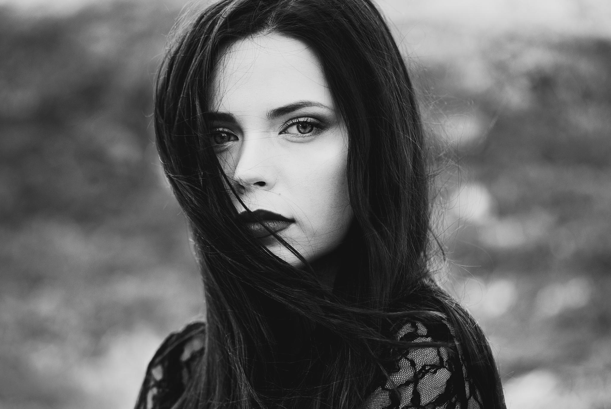 Black and white © Ann Nevreva
